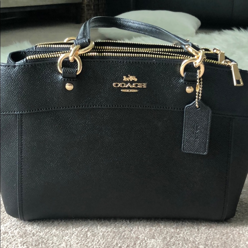 Beautiful NEW Black Leather Coach Purse w/strap